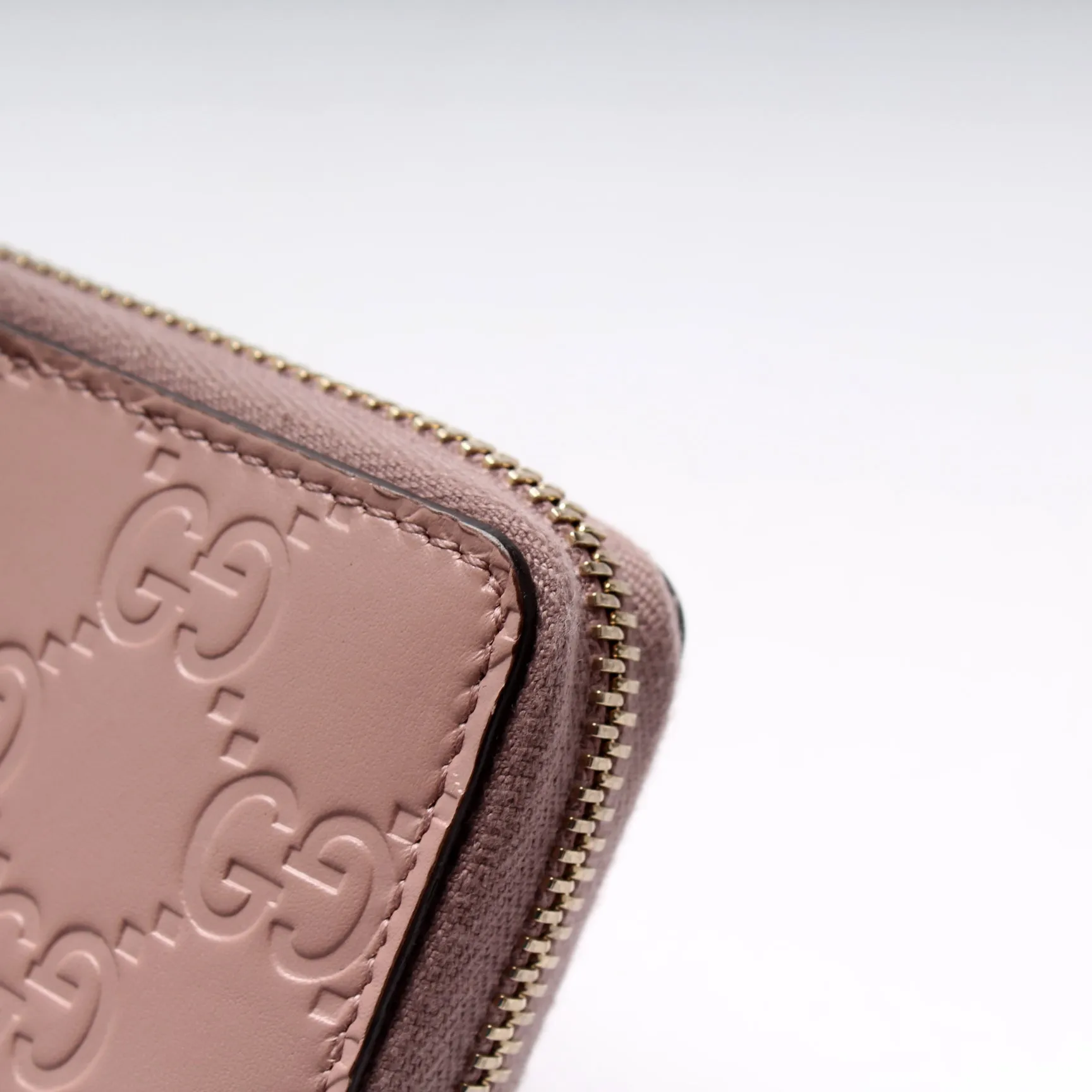 388680 Bow Zip Around Wallet Guccissima