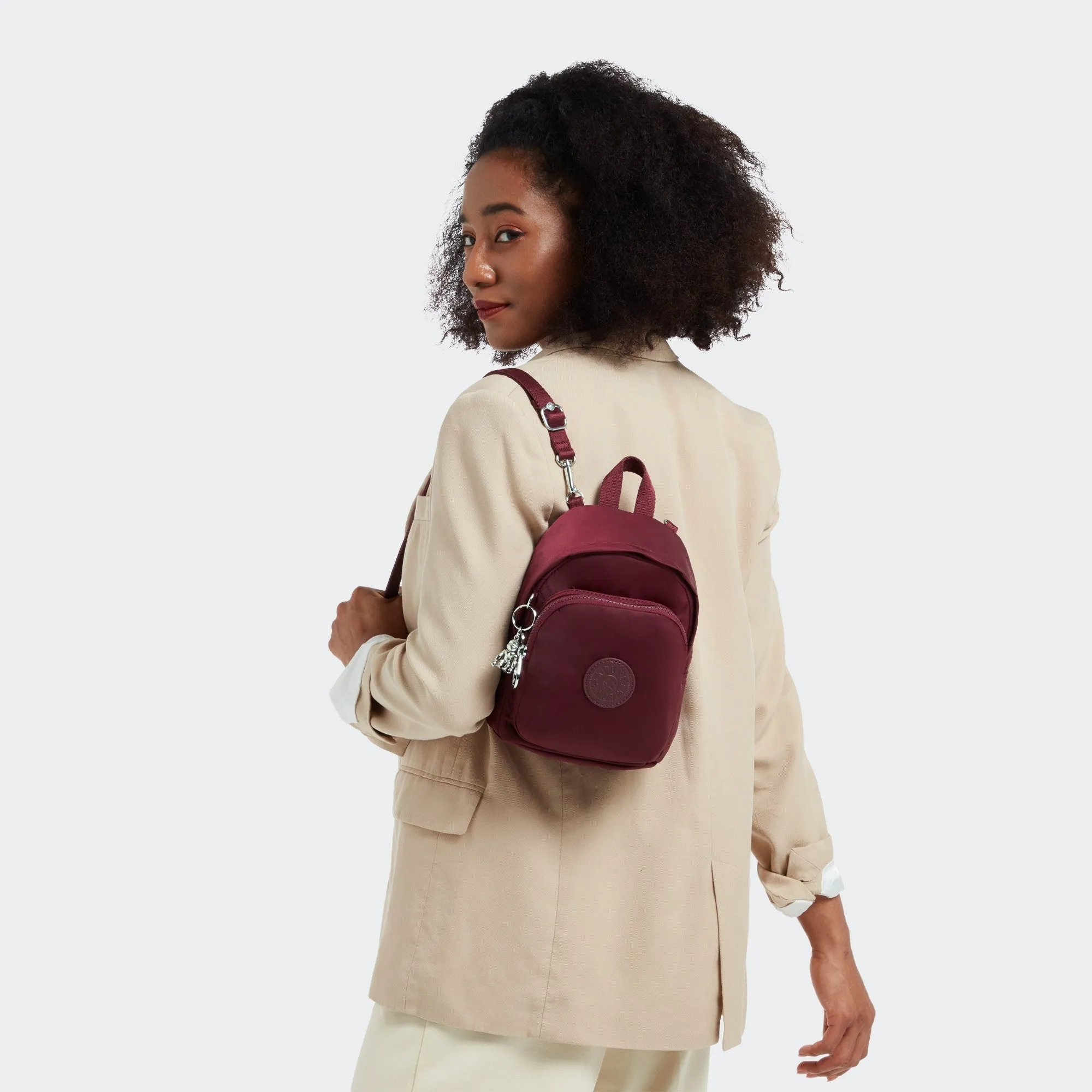 Delia Compact Paka Wine