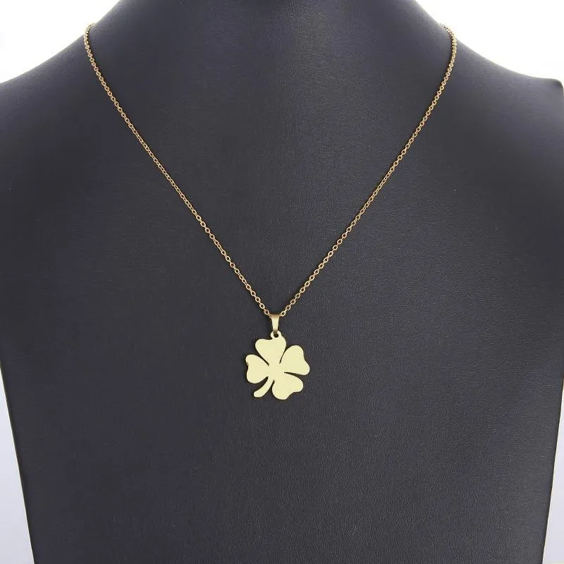 Lover's Clover Necklace For Women Fashionable Jewelry