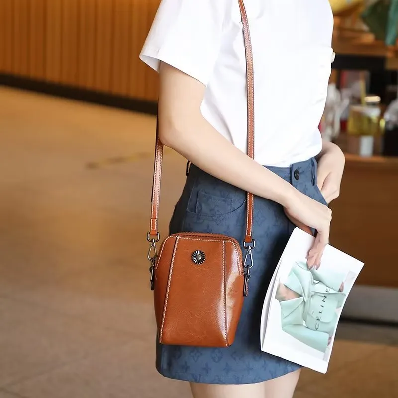 Luxe Leather Square Thread Pattern Shoulder Bag