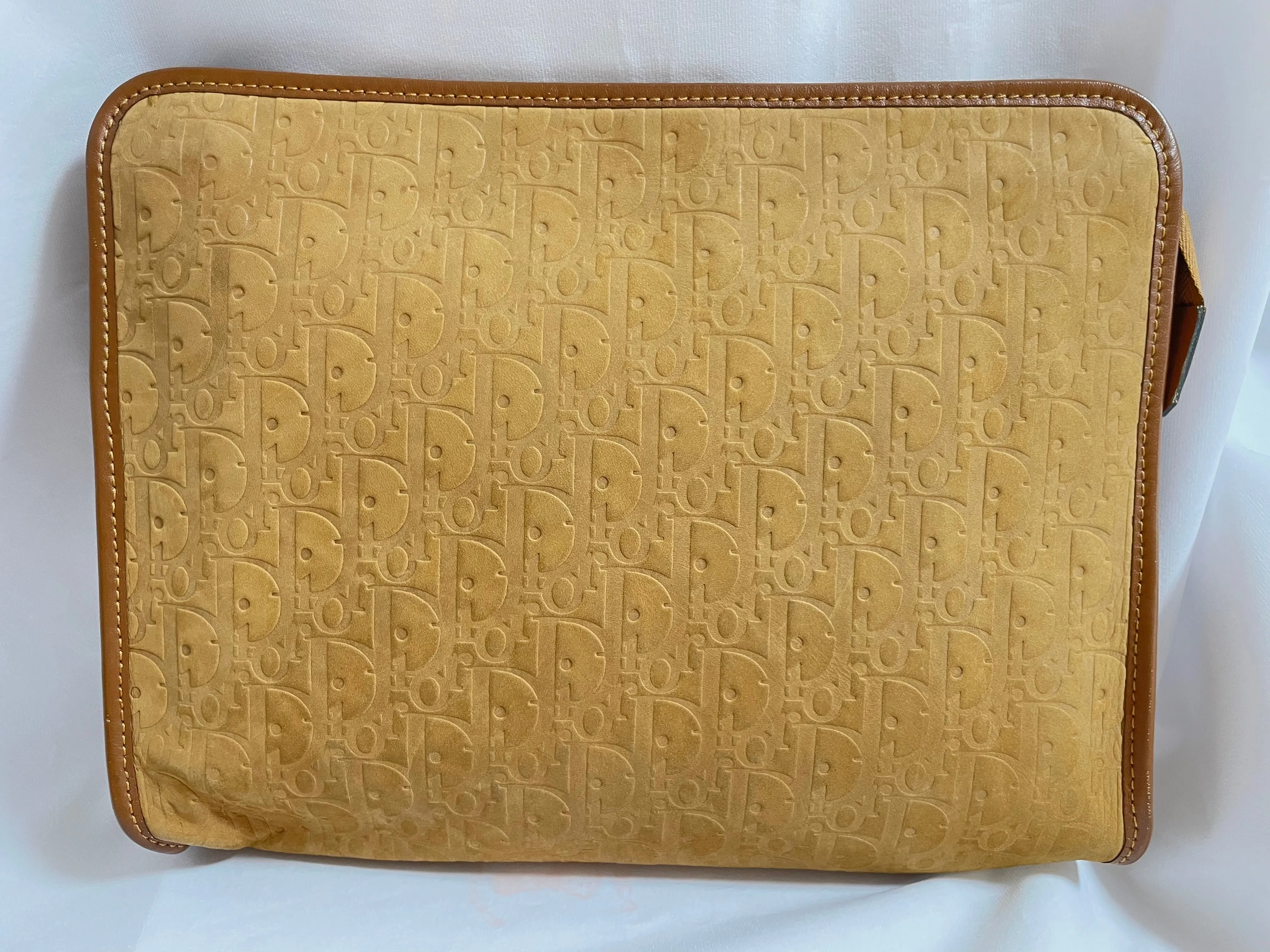 Vintage Christian Dior Bagages camel brown suede leather clutch purse, pouch with embossed Dior logo allover. Unisex use. 0505081